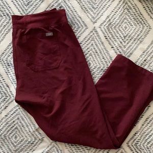Figs burgundy Livingston in large petite